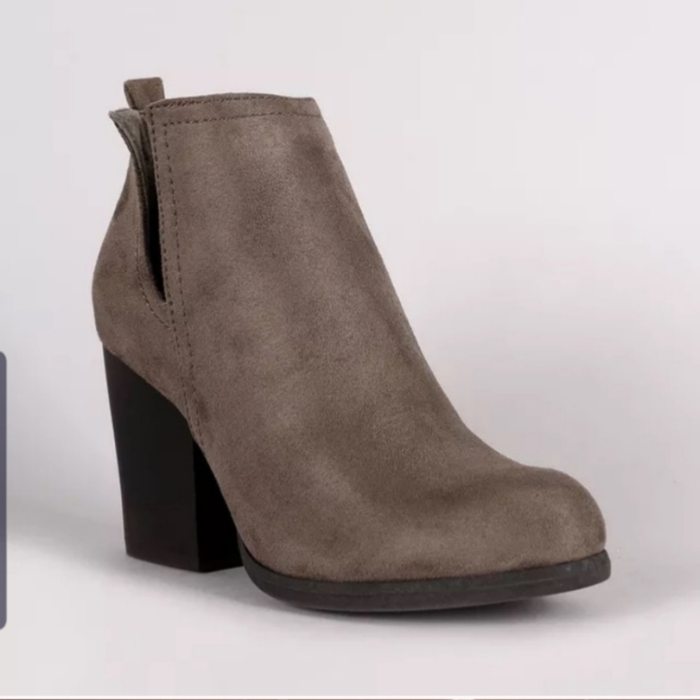 Bamboo Jaden suede bootie // like new condition!
